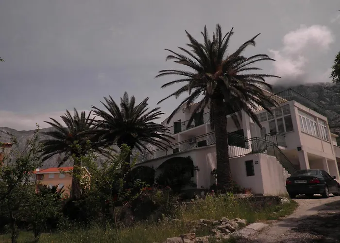 Apartments Tri Palme
