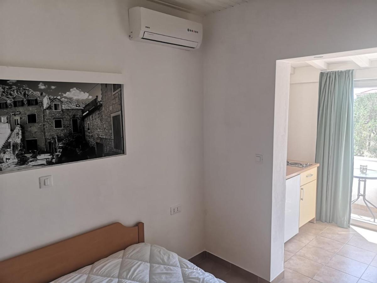 Tri Palme * Baska Voda