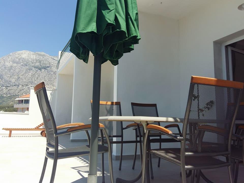 Tri Palme Baska Voda